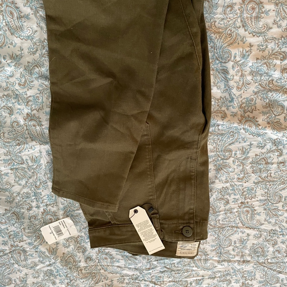 Green ankle length pants